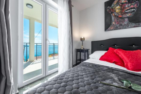 Golden SeaView Holiday Home